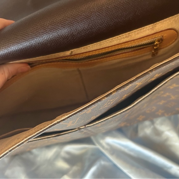 Brand new vintage Louis Vuitton Abbesses Messenger Bag Monogram Canvas - Picture 5 of 7